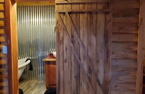 Boys Ranch Cabine | Honeymoon Hideaway