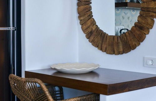 Tripiti Maison | honeymoon klima suite