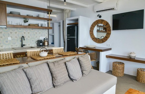 Tripiti Maison | honeymoon klima suite
