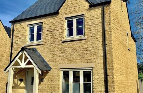 Bourton Maison | Honeystone Cottage sleeps 8 - Bourton on the Water