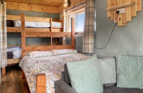 Forres Maison | Honeysuckle Bale Cabin - Uk49073