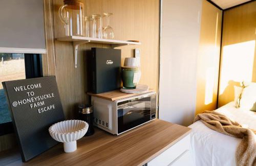 Red Hill Maison | Honeysuckle Hunter's Hut 2 by Tiny Away