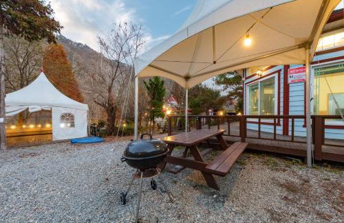 Seo Maison | Hongcheon Nolleowa Aegyeondongban Pension