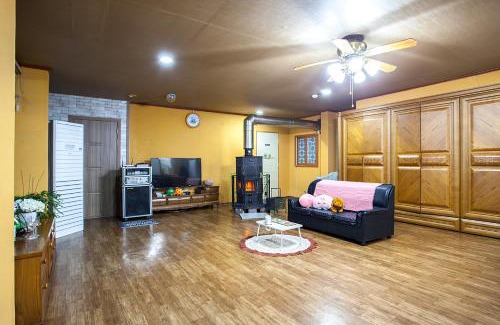 Hongcheon Maison | hongcheon river view sonamu pension