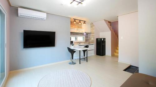 Hongcheon Maison | Hongcheon stone brown Pension
