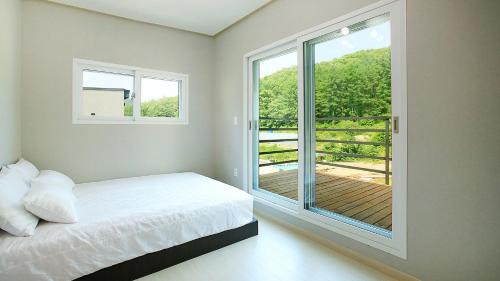 Hongcheon Maison | Hongcheon stone brown Pension