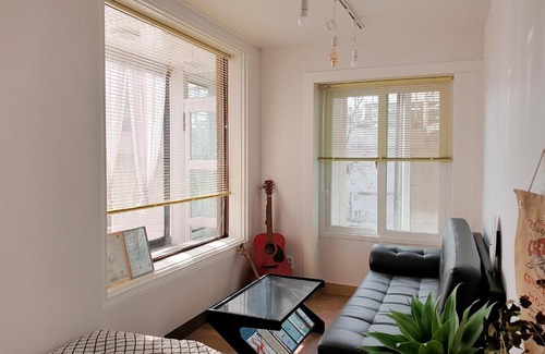 Sinchon-dong Maison | Hongdae Cheese Guesthouse