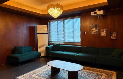 Seogyo-dong Villa | Hongdae Main Street Unique Interior, Spacious Room