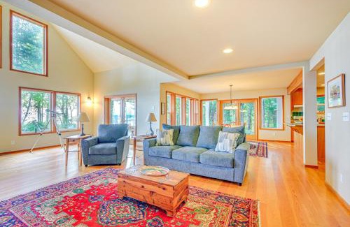 Brinnon Maison | Hood Canal Home with Stunning Views and Private Beach