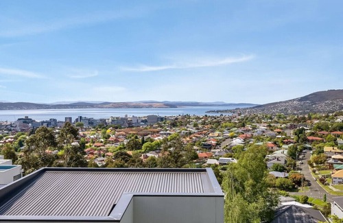 Mount Stuart Maison | Hooper House - Stylish Character Home