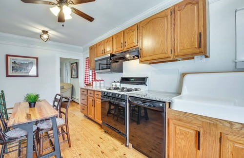 Center Moreland Maison | Hop Bottom Home w/ Private Yard & Fire Pit!