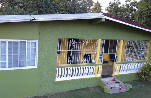 Hope Bay Maison | Hope Bay-Peaceful getaway w/ pool and steps to natural beach