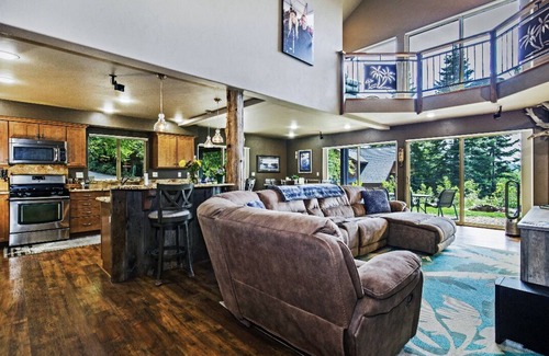 East Hope Maison | HOPE, IDAHO HOME Seulement un pâté de maisons du lac Pend Oreille avec de superbes vues sur le lac !!!