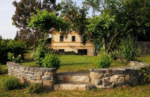 Ustek Maison | Horní Strakův mlýn