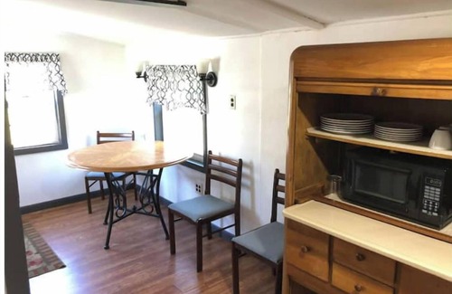 Manns Choice Cabine | Horns Cabins - Allegheny Cabin by the roadside