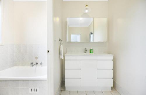 Hornsby Maison | Hornsby Stay Near Station & Shops
