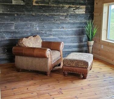 Plymouth Maison | Horse Farm Retreat