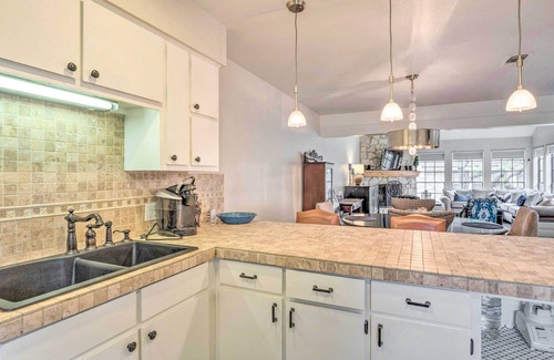 Horseshoe Bay Maison | NOUVEAU! Horseshoe Bay Townhome w / Patio près du lac LBJ