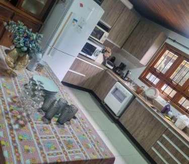Centro Maison | Hospedagem Sil e Jean quarto triplo, cozinha compartilhada com outros hóspedes