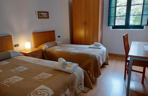 Samos Maison | Hospedería Externa del Monasterio