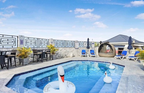 St.Bran's Burg Appartement | Hospitality Expert BTS 7: Pool, Beach & Bar