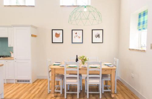 Irstead Maison | Host & Stay - Boathouse Barn