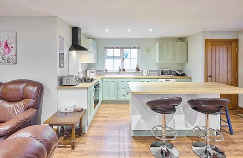 Aldborough Chalet De Ski | Host & Stay | Dovecote View