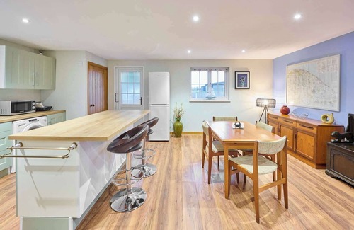 Aldborough Chalet De Ski | Host & Stay | Dovecote View