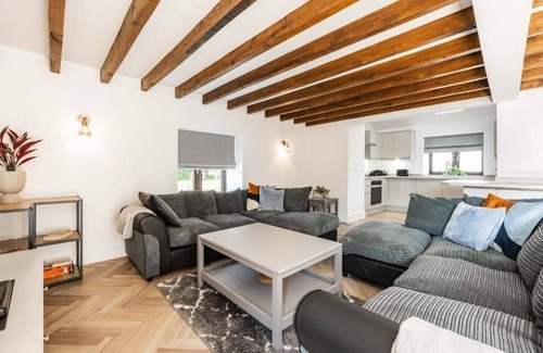 Roughton Maison | Host & Stay | Fender Cottage