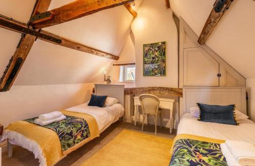 Holt Maison | Host & Stay - The Old Paul Pry