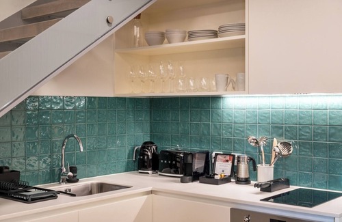 Santa Marinha Maison | Host Wise - 5 Fervença Boutique Palace Flats