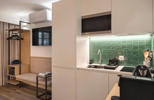 Santa Marinha Maison | Host Wise - 5 Fervença Boutique Palace Flats