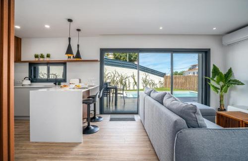 Porches Maison | Host Wise - Bright Spacious House Swimming Pool