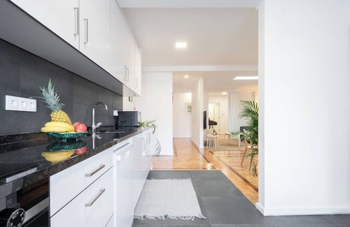 Espinho Appartement | Host Wise - Spacious Fresh Flat w/ Terrace | Sea