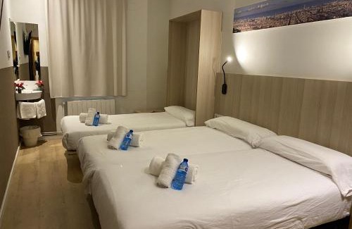 La Maternitat i Sant Ramon Maison | Hostal BESTPRICE Barcelona Stadium
