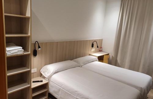 La Maternitat i Sant Ramon Maison | Hostal BESTPRICE Barcelona Stadium