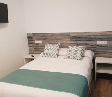 Carboneras de Guadazaon Maison | Hostal Cabañas