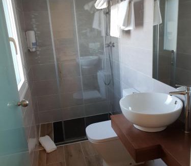 Carboneras de Guadazaon Maison | Hostal Cabañas