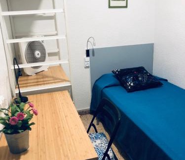 El Prat de Llobregat Maison | Hostal Carlos III