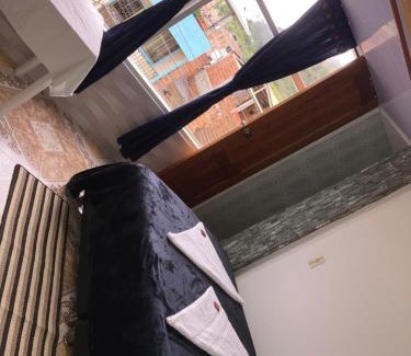 Bolivar Maison | Hostal Ensueño Peñonero