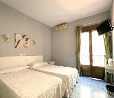 Golden Triangle of Art Maison | Hostal Fernández Atocha