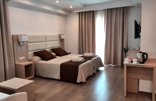 Portinatx Auberge | Hostal La Cigüeña