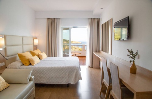 Portinatx Auberge | Hostal La Cigüeña