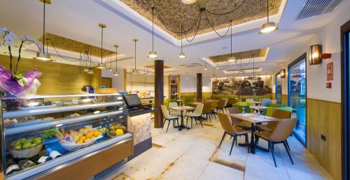West End Hôtel | Hostal Marí