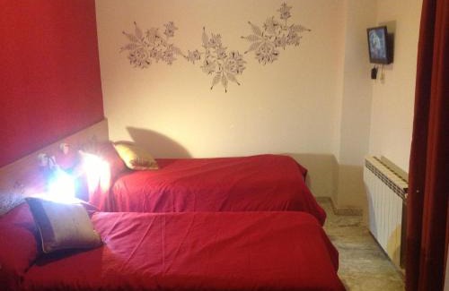 Los Fratres Maison | Hostal Neptuno