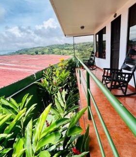 Nuevo Arenal Hôtel | Hostal Nuevo Arenal downtown, private rooms with bathroom