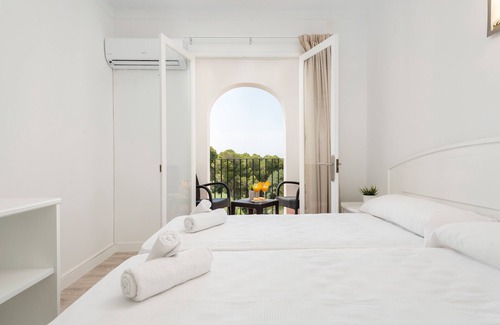 Cala d'Or Hôtel | HOSTAL TALAMANCA HAB. DB BALCON - Cosy hostel recently refurbished near the beach. Free Wi