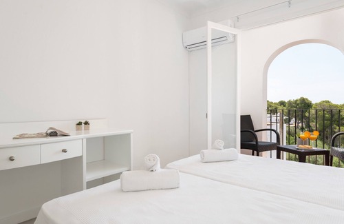 Cala d'Or Hôtel | HOSTAL TALAMANCA HAB. DB BALCON - Cosy hostel recently refurbished near the beach. Free Wi
