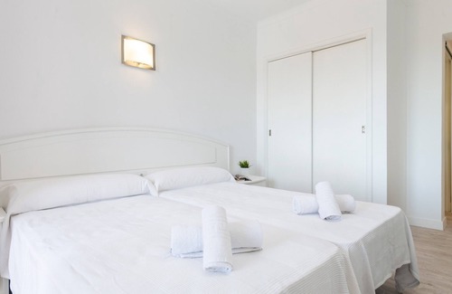 Cala d'Or Hôtel | HOSTAL TALAMANCA HAB. DB BALCON - Cosy hostel recently refurbished near the beach. Free Wi