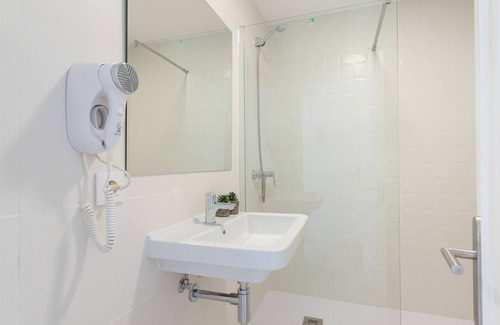 Cala d'Or Hôtel | HOSTAL TALAMANCA HAB. TRIPLE - Friendly hostel recently refurbished just a stone's throw f